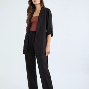 NWOT Babaton Kahlo Robe Mid ✨